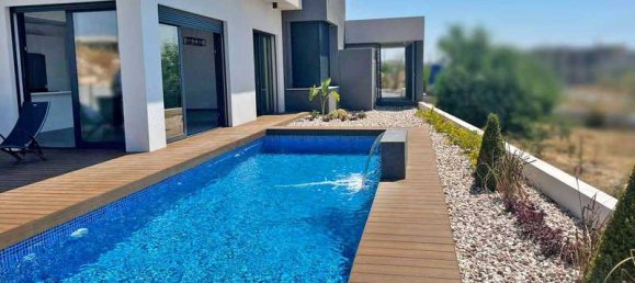 4 bedrooms House in Agios Athanasios, Cyprus No. 10715 4