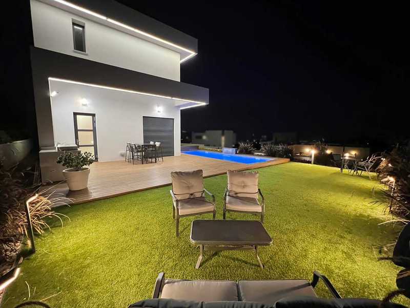 4 bedrooms House in Agios Athanasios, Cyprus No. 10715