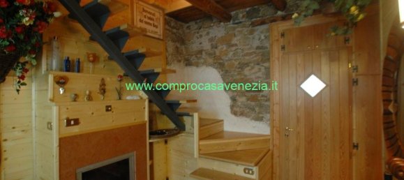 Дом с 6 комнатами в Валь ди Зольдо, Италия № 238250 15