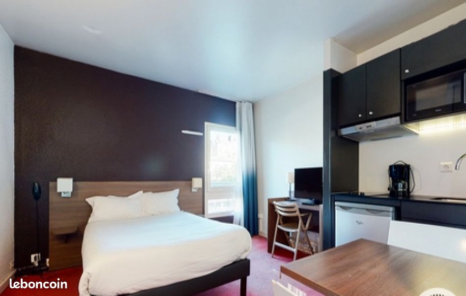 Studio in Paris, France No. 329841