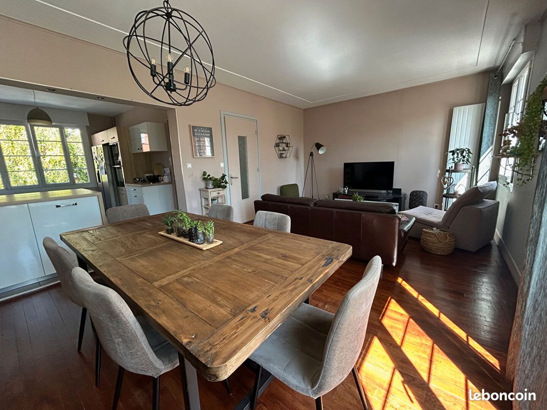 Casa de 5 dormitorios en Calais, France No. 362662