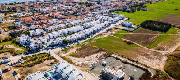 Вилла с 4 спальнями в Ларнака, Кипр № 83729 2