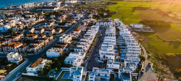 Вилла с 4 спальнями в Ларнака, Кипр № 83729 4