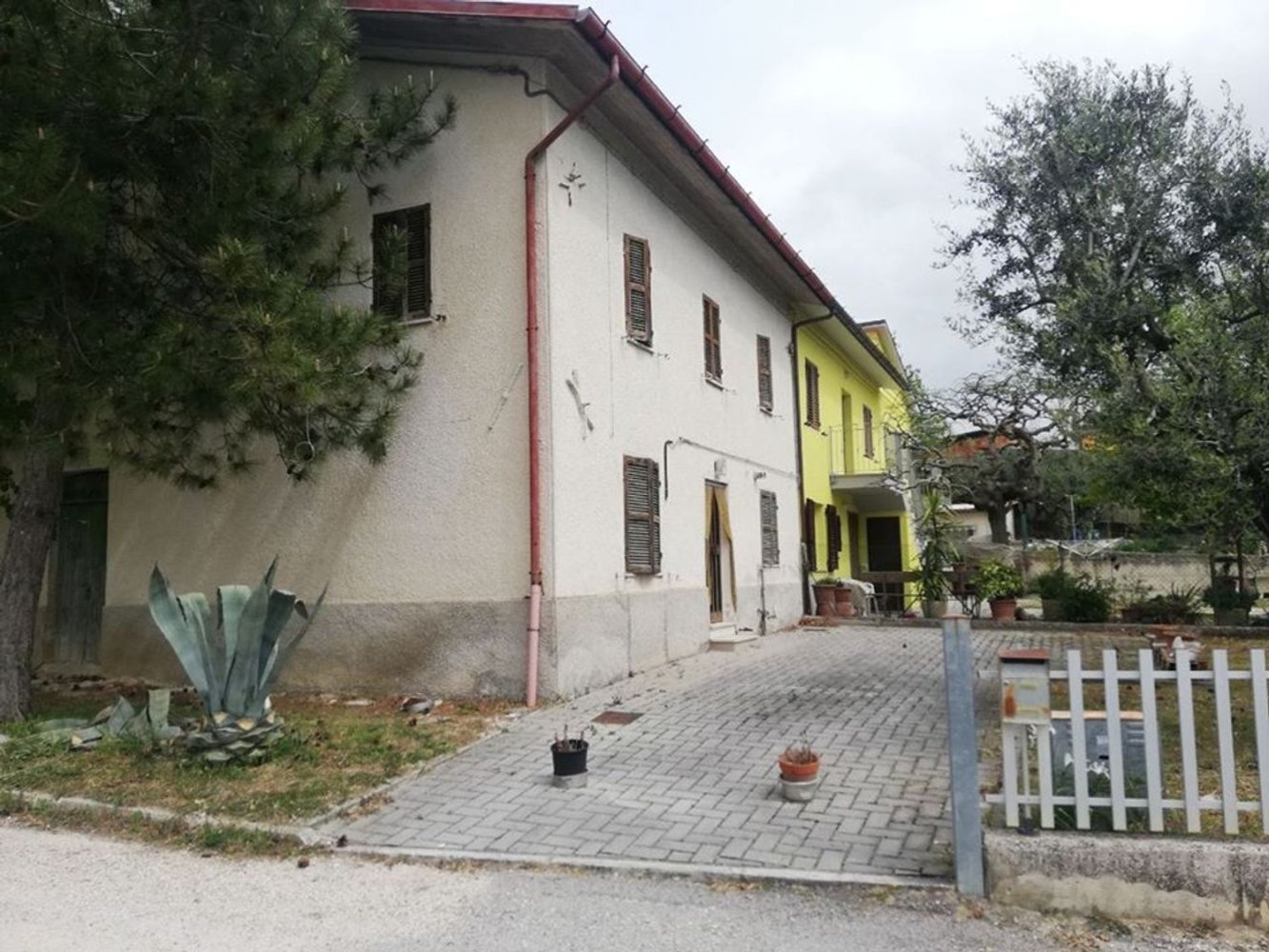 Casa de 9 habitaciónes en Arcevia, Italy No. 253901