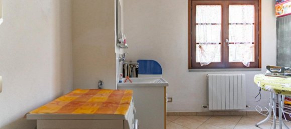 Дом с 6 комнатами в Эмполи, Италия № 79037 30