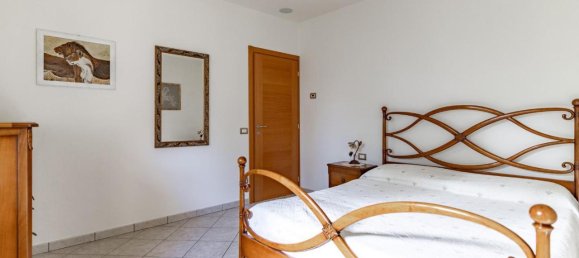 Дом с 6 комнатами в Эмполи, Италия № 79037 9