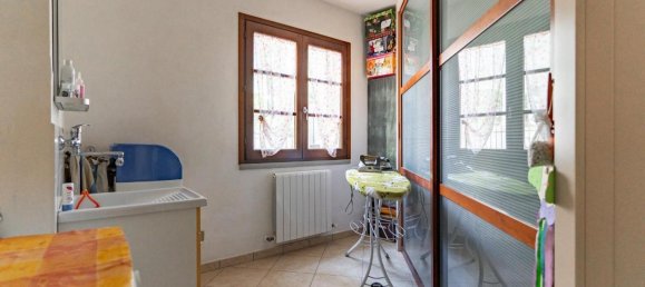 Дом с 6 комнатами в Эмполи, Италия № 79037 29