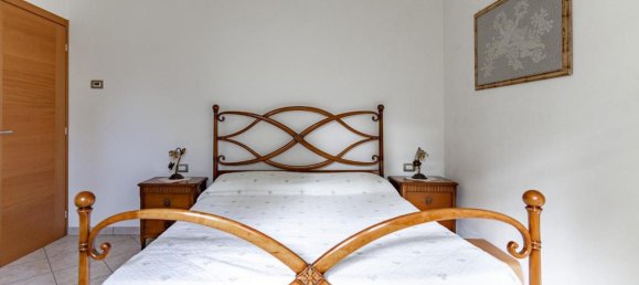 Дом с 6 комнатами в Эмполи, Италия № 79037 8