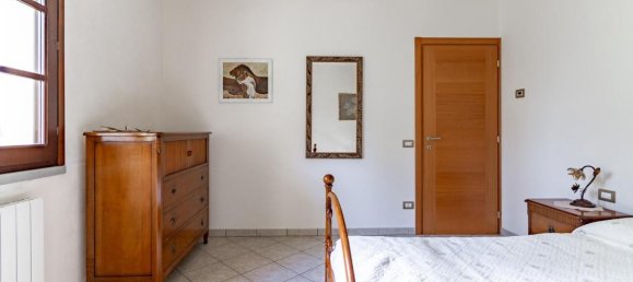 Дом с 6 комнатами в Эмполи, Италия № 79037 10