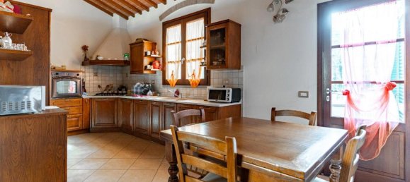 Дом с 6 комнатами в Эмполи, Италия № 79037 23