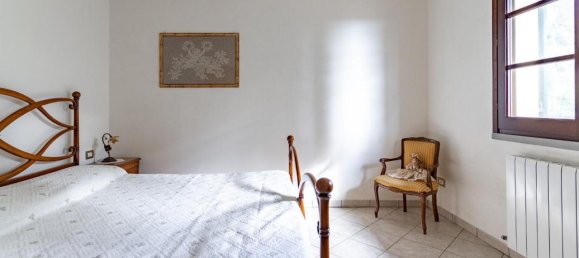 Дом с 6 комнатами в Эмполи, Италия № 79037 6