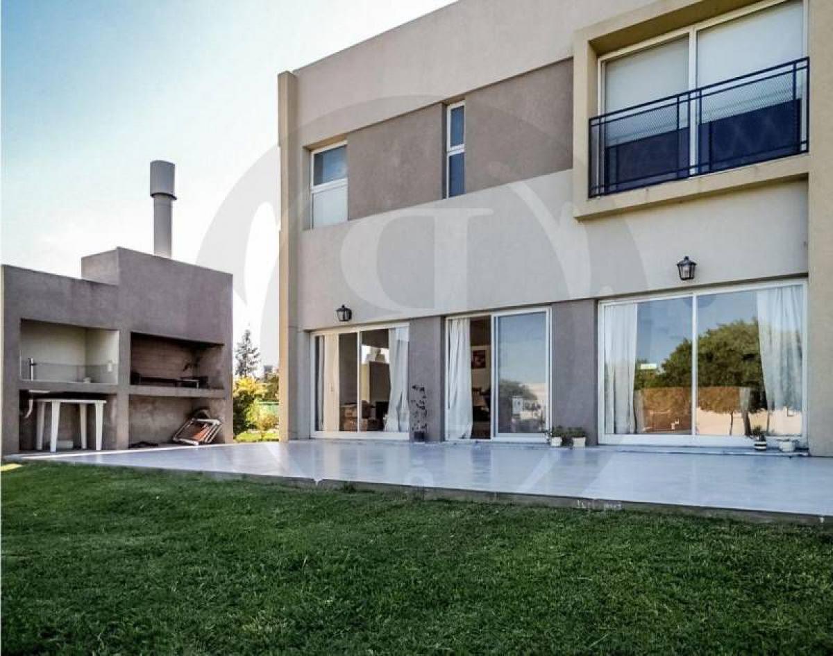 4 bedrooms House in Tigre, Argentina No. 19886