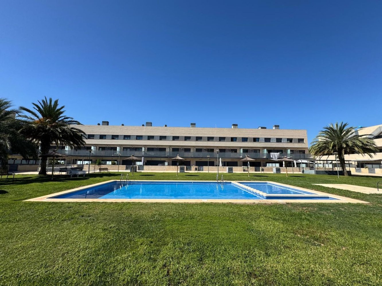 5 bedrooms Townhouse in Valencia, Spain No. 237567