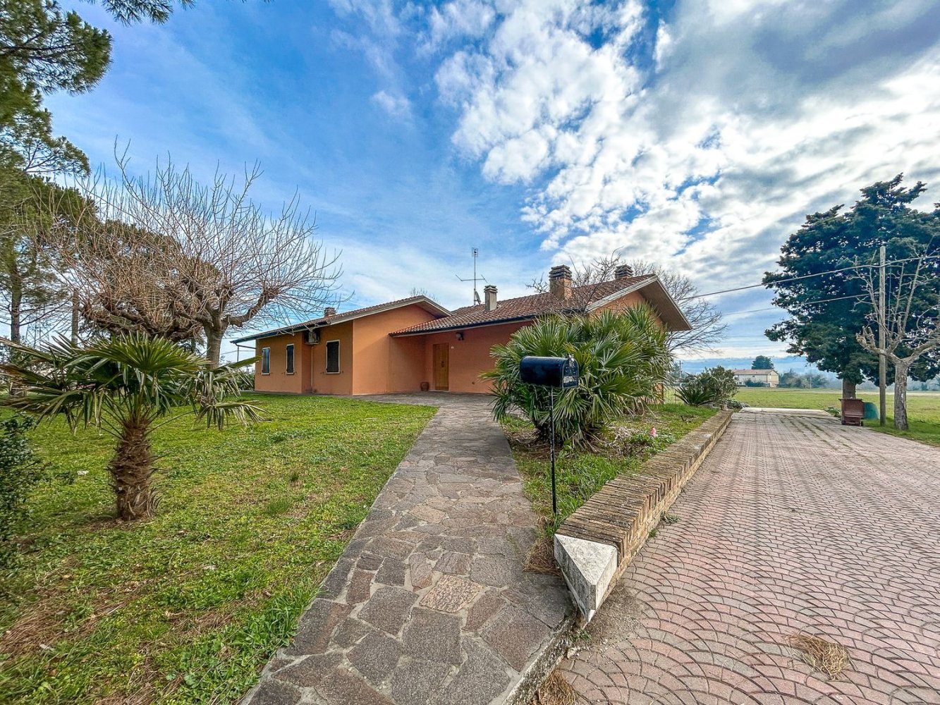 Вилла с 9 комнатами в Карточето, Италия № 17437