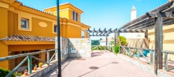 3 bedrooms Villa in Marbella, Spain No. 2542 11