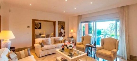 3 bedrooms Villa in Marbella, Spain No. 2542 3