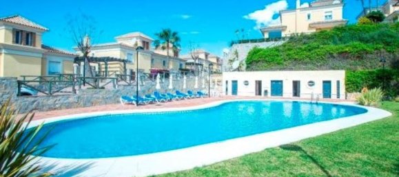 3 bedrooms Villa in Marbella, Spain No. 2542 2