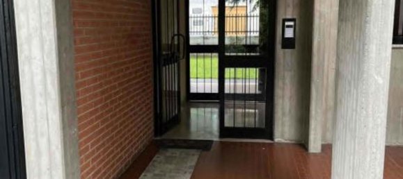 2-salle Appartement à Albino, Italy No. 8589 17