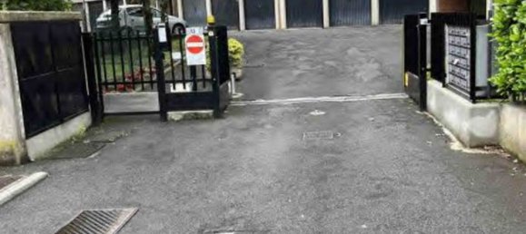 2-salle Appartement à Albino, Italy No. 8589 18