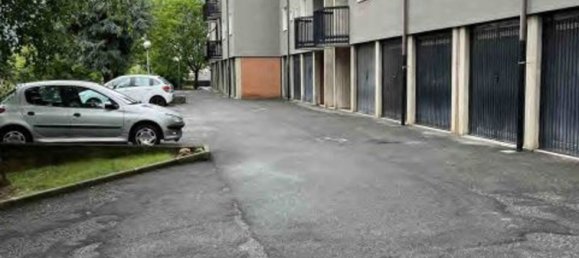 2-salle Appartement à Albino, Italy No. 8589 37