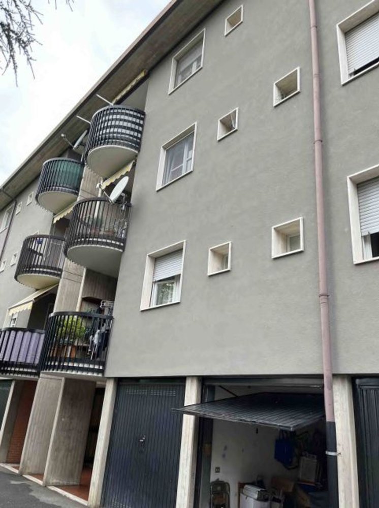 2-salle Appartement à Albino, Italy No. 8589