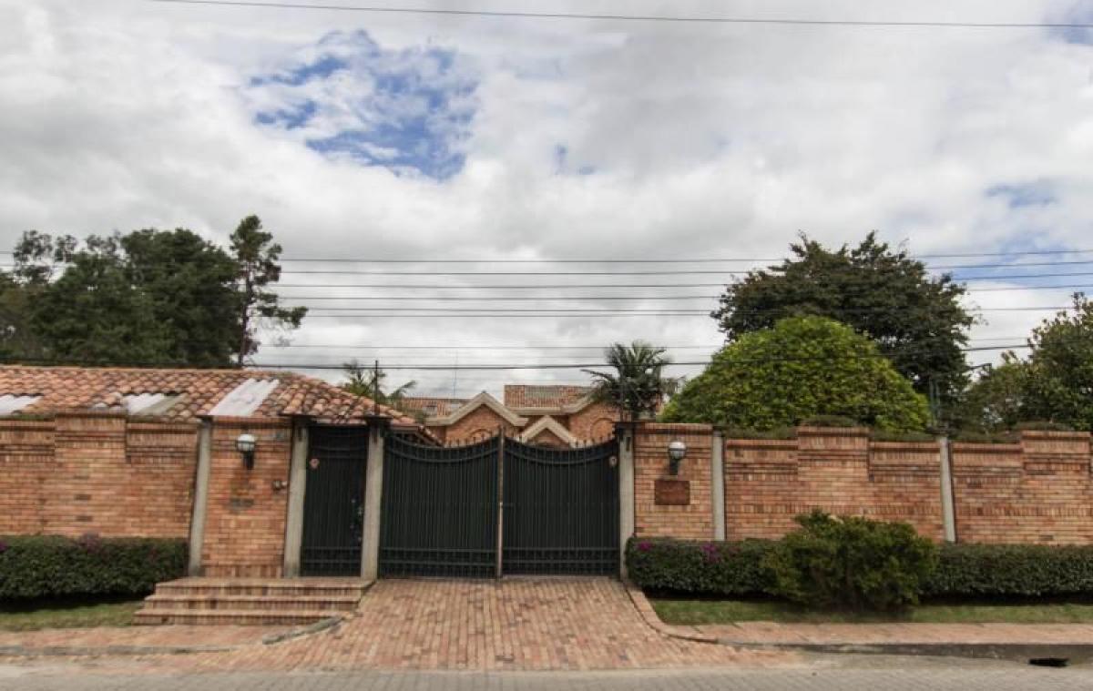4 bedrooms House in Bogota, Colombia No. 13230