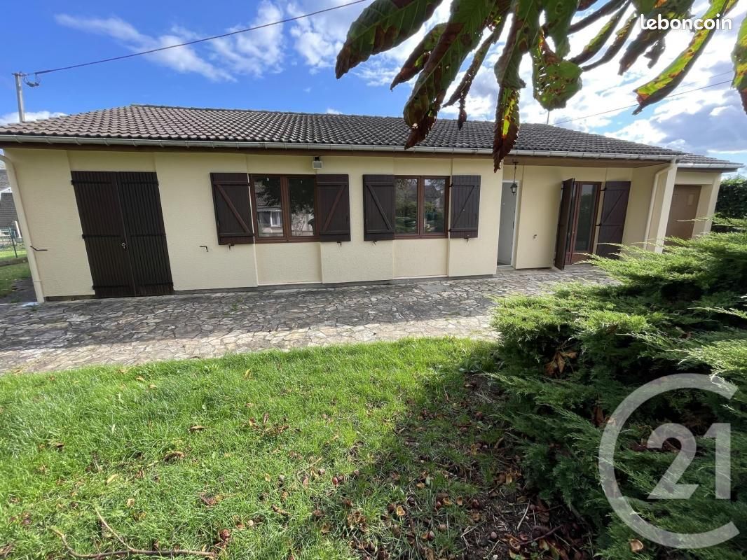 3 bedrooms House in Etrechet, France No. 228893