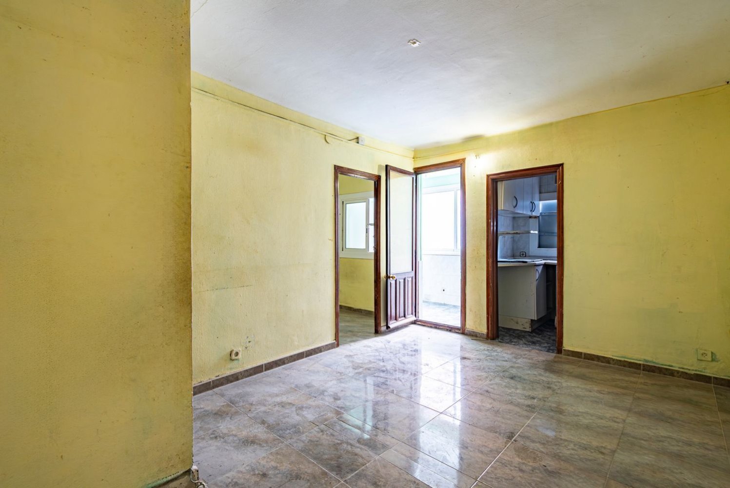 2 bedrooms Apartment in L'Hospitalet de Llobregat, Spain No. 204781