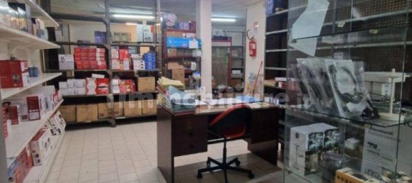 Gewerbliche Immobilie in Naples, Italy 415m², Nr. 270435 3