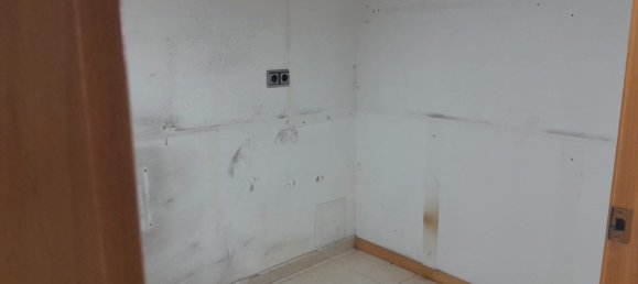 92m² Commercial property in Montcada i Reixac, Spain No. 171872 11