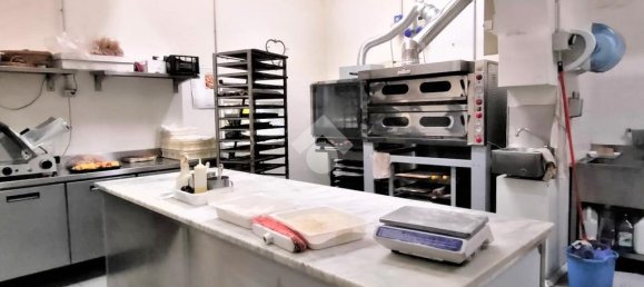 1 room Commercial property in Rome, Italy No. 92988 11