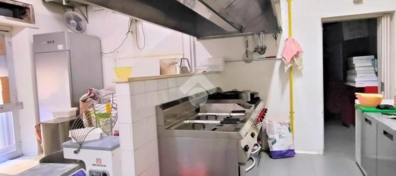 1 room Commercial property in Rome, Italy No. 92988 12