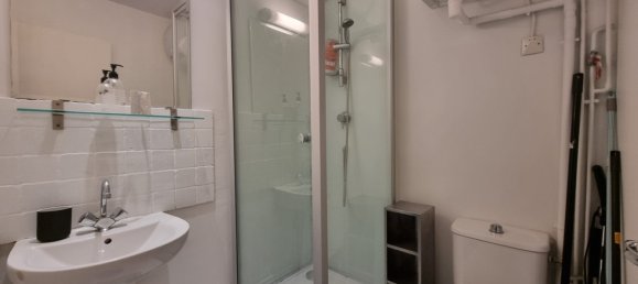 1 bedroom Apartment in Paris, France No. 169106 14