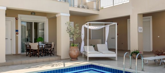 2 bedrooms Property in Chania, Greece No. 3343 2