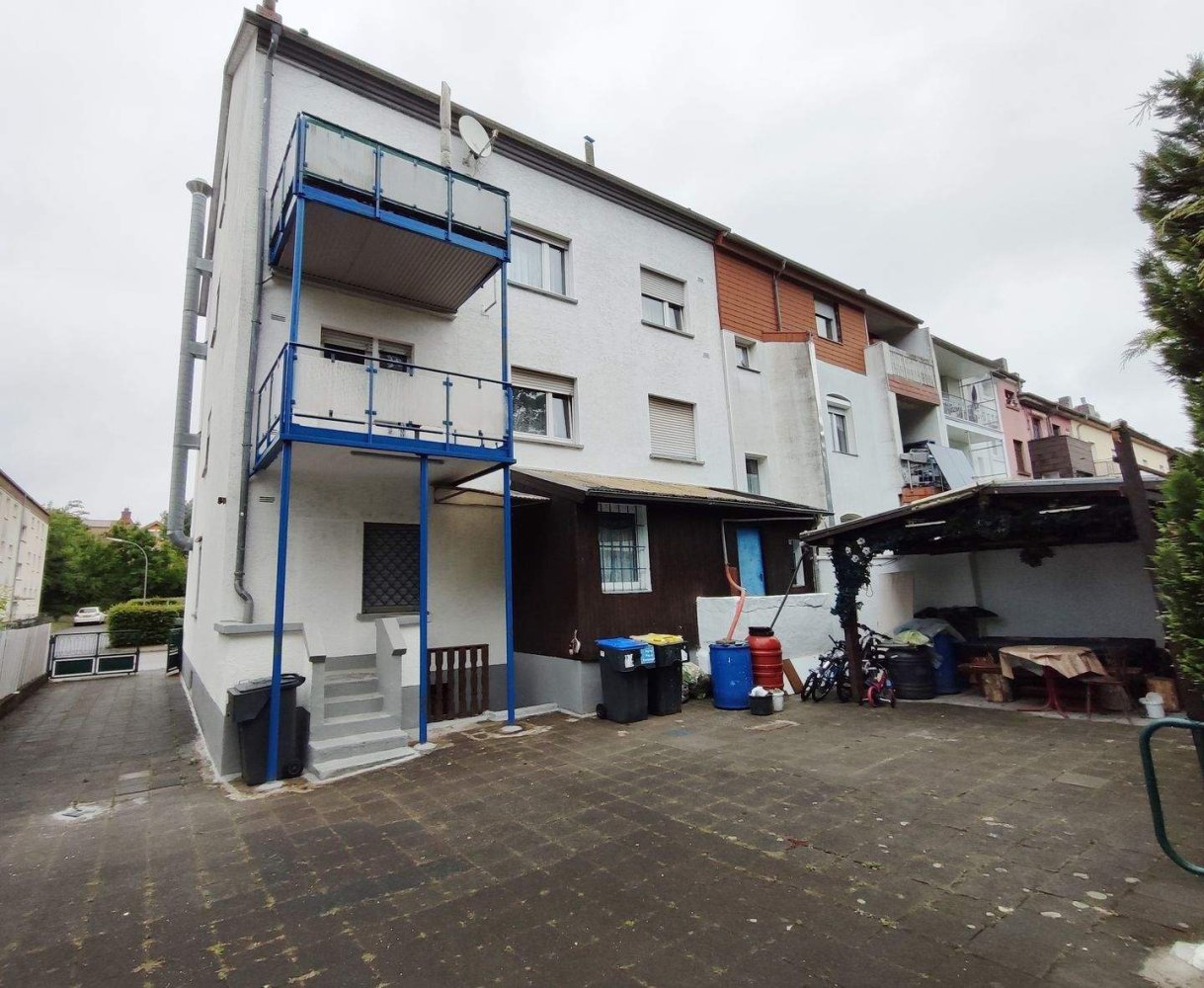 Edificio de 13 habitaciónes en Saarbrucken, Germany No. 226383