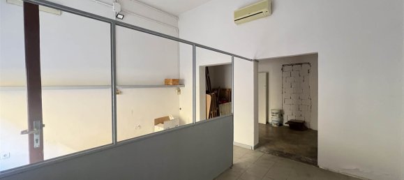 1 room Commercial property in Florence, Italy No. 66548 3