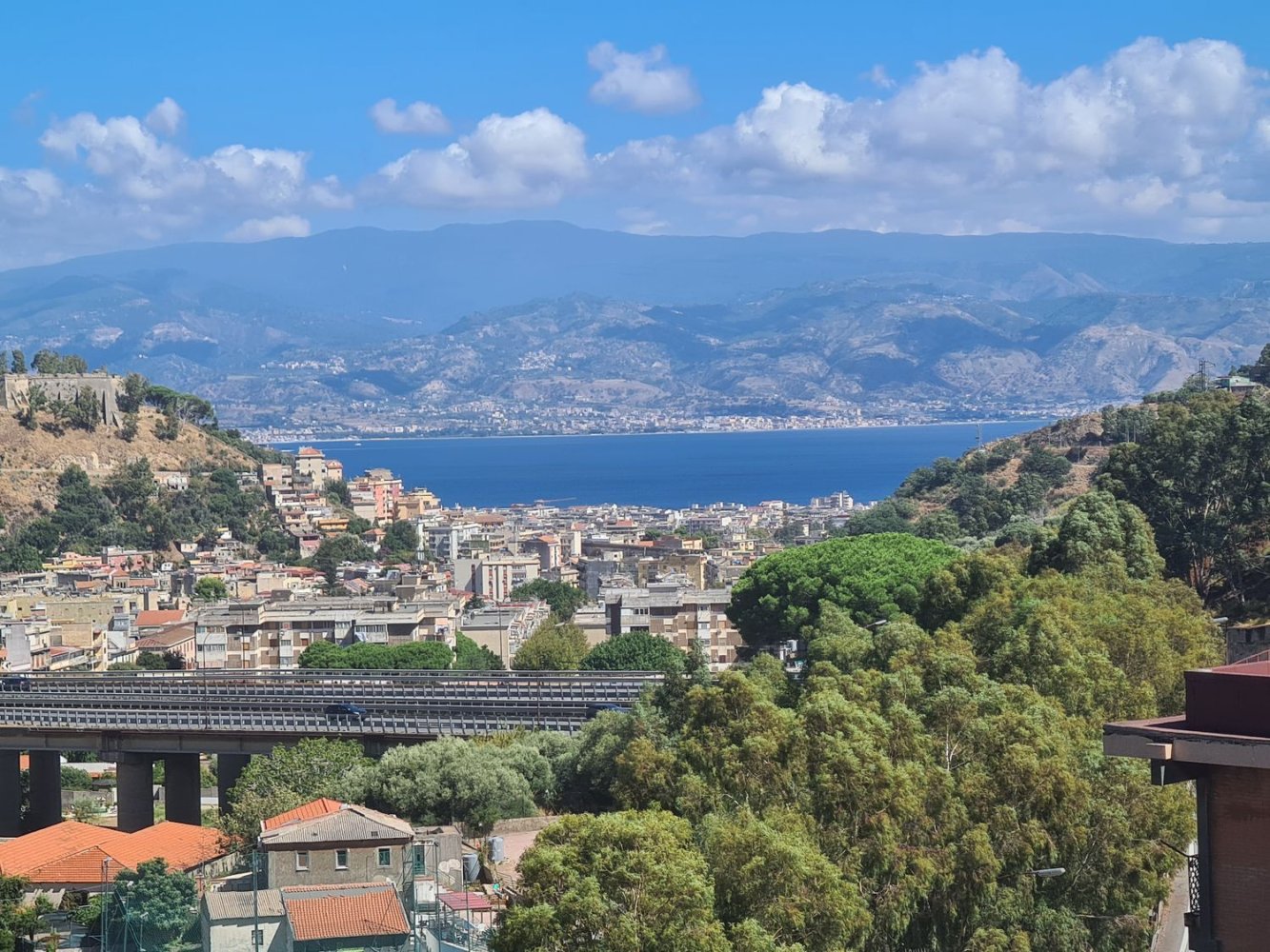 4 bedrooms Apartment in Messina, Italy No. 404041