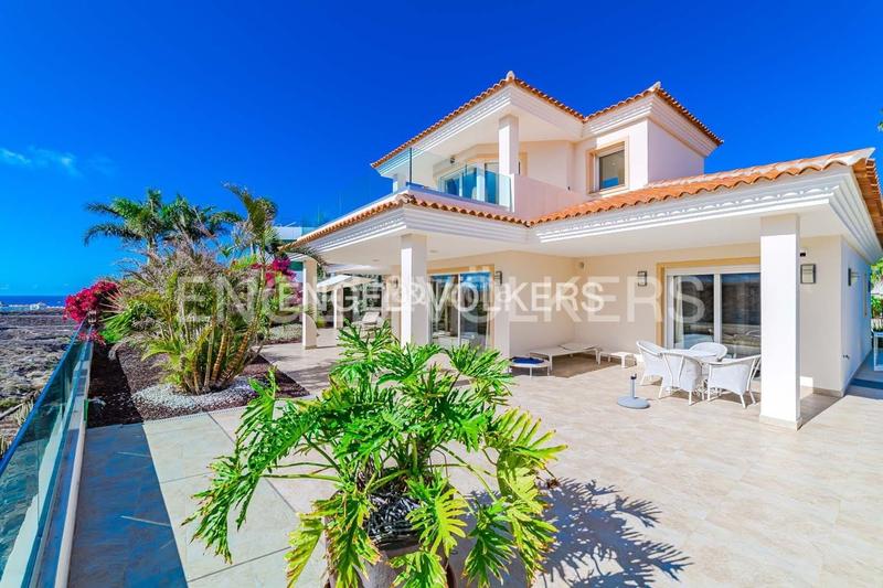4 bedrooms Villa in Adeje, Spain No. 237495