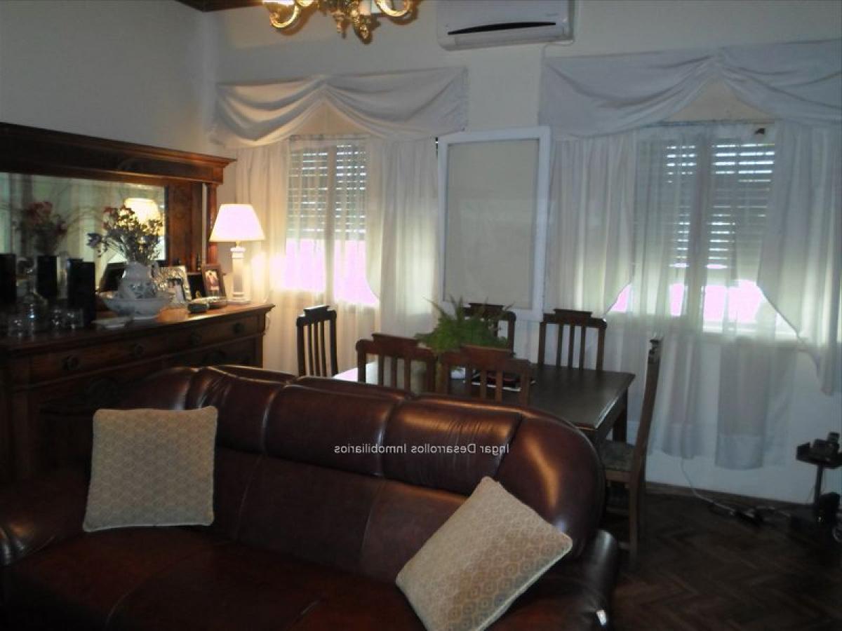 3 bedrooms House in Montevideo, Uruguay No. 2989