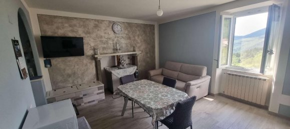 5 rooms Apartment in Camporgiano, Italy No. 148871 4