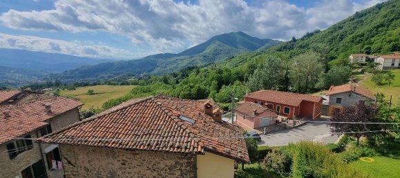 5 rooms Apartment in Camporgiano, Italy No. 148871 8