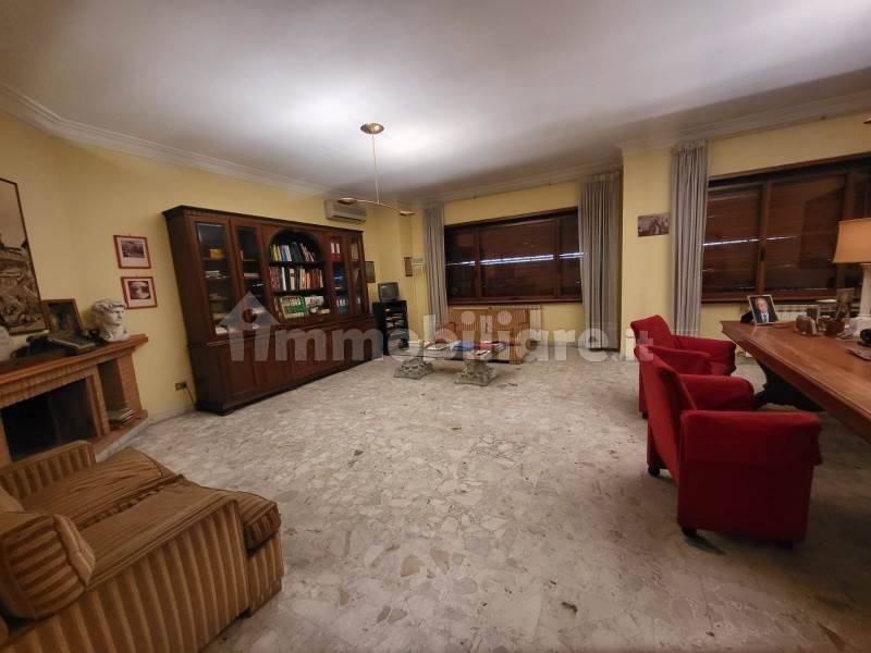 Квартира с 4 спальнями в Рим, Италия № 200728