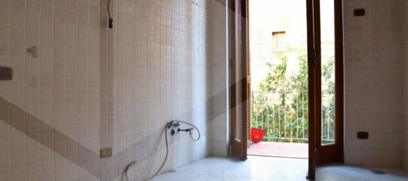 11 rooms Apartment in Arzano, Italy No. 18529 12