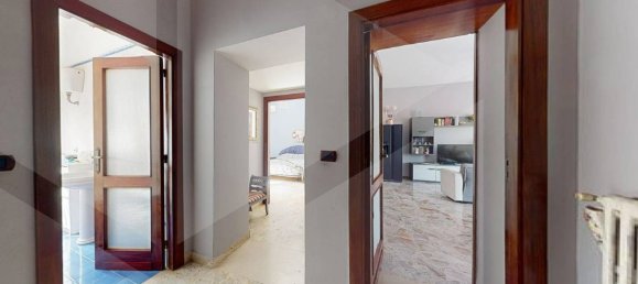 11 rooms Apartment in Arzano, Italy No. 18529 23