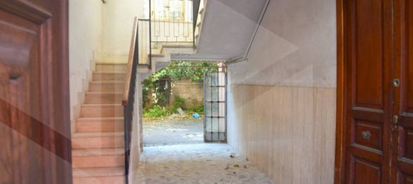 11 rooms Apartment in Arzano, Italy No. 18529 3