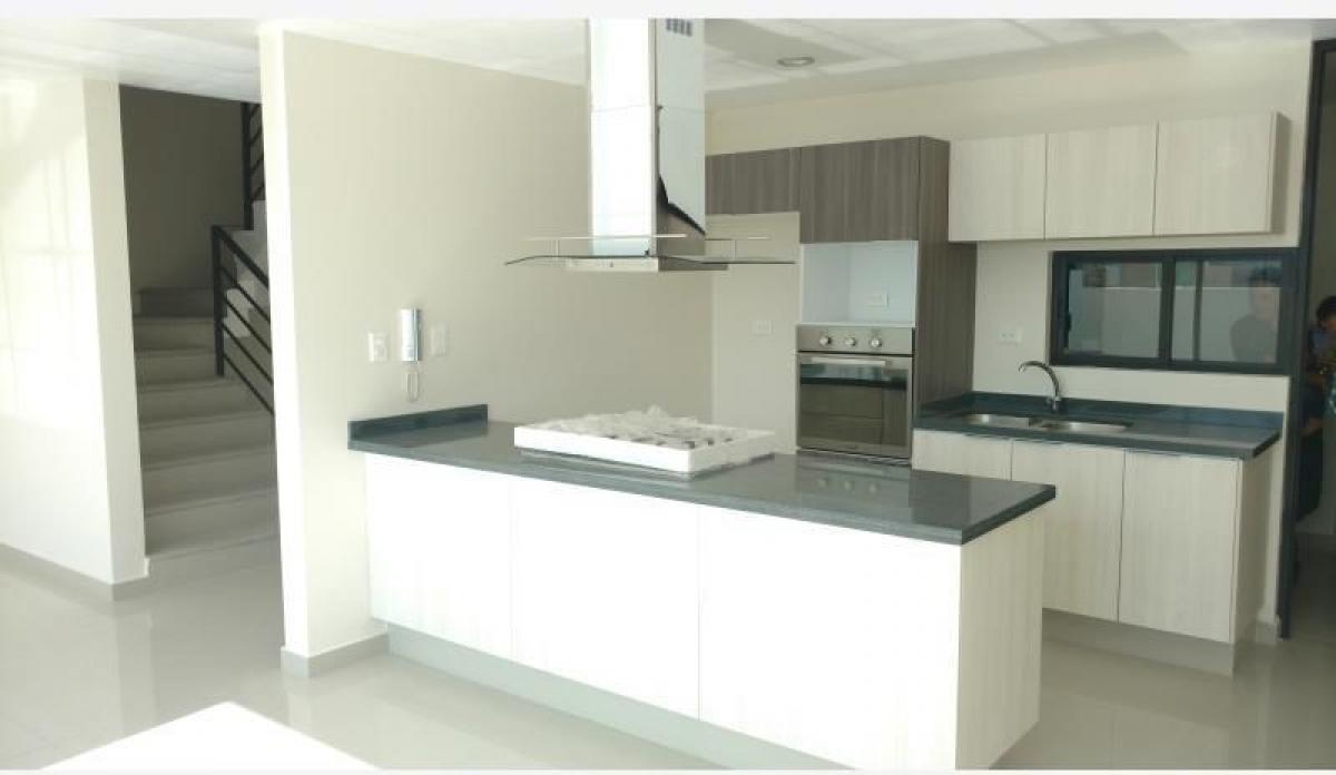 3 bedrooms House in Puebla, Mexico No. 168466