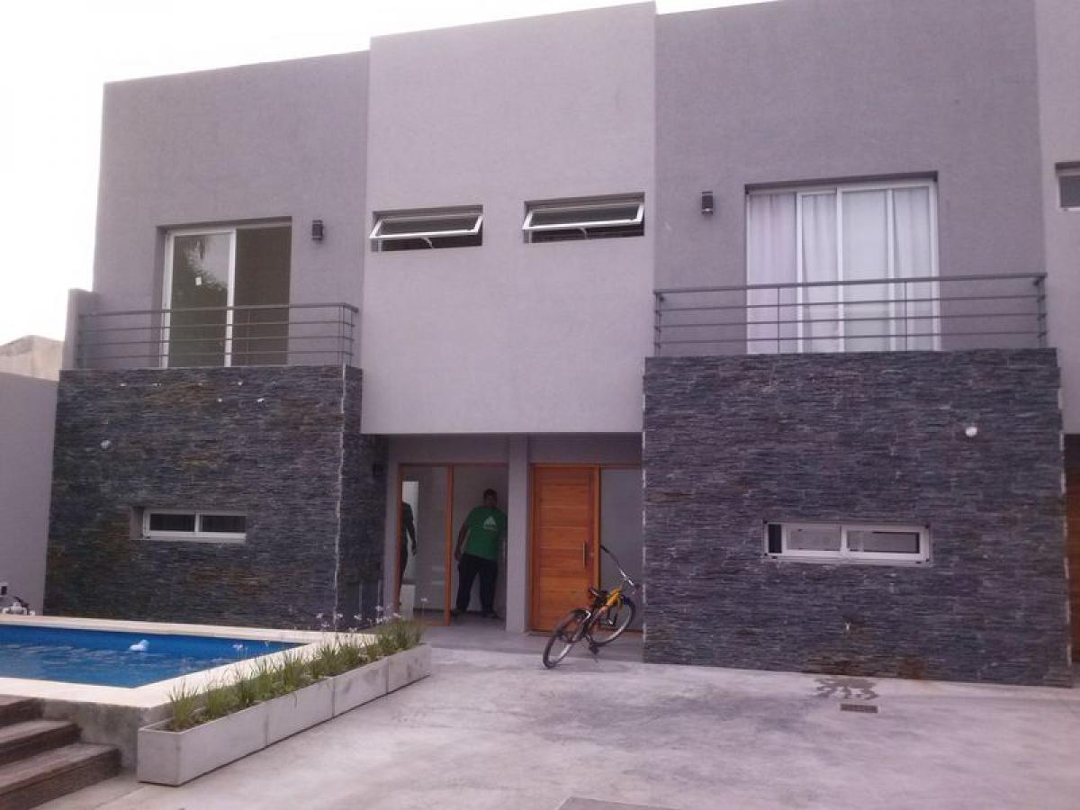 2 bedrooms House in Lomas de Zamora, Argentina No. 70736