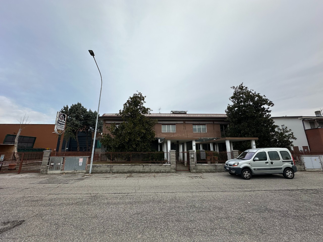 400m² Warehouse in Calderara di Reno, Italy No. 71365