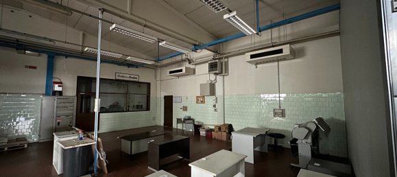 400m² Warehouse in Calderara di Reno, Italy No. 71365 2