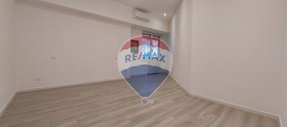 3 rooms Apartment in Milan, Italy No. 310615 8